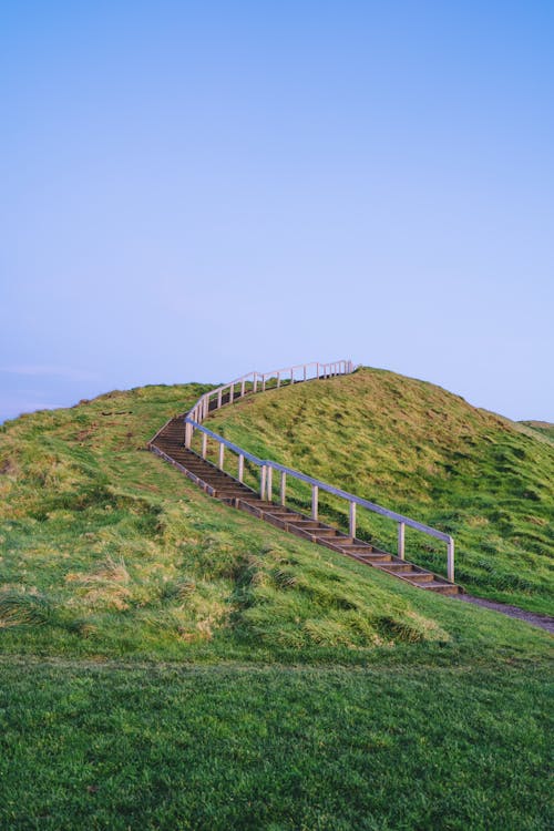 Scenic path on Mount Eden in Auckland, New Zealand